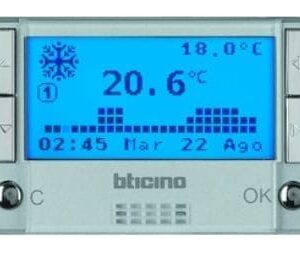 Cronotermostat zilnic/saptamanal de ambient electronic Axolute Bticino 3M culoare aluminiu HC4451 – Aluminiu lucios, Cronotermostat – imagine în ambient modern – partener oficial Bticino
