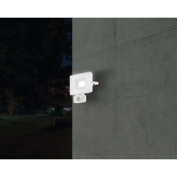 Proiector exterior EGLO FAEDO 3 33157 - LED 20W 1800lm 5000K IP44 - Alb – Iluminat exterior, Corpuri de iluminat – imagine în ambient modern – partener oficial Eglo