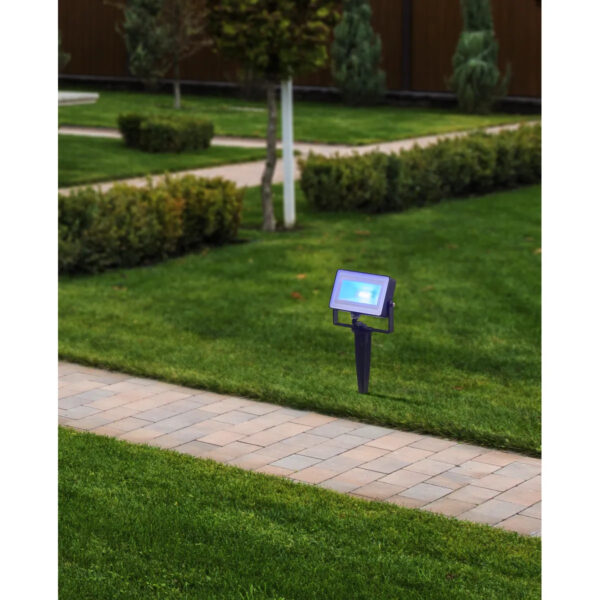 Proiector exterior cu telecomanda EGLO FAEDO 4 98185 - LED RGB+WW 10W 700lm 3000K IP44 - Negru – Iluminat exterior, Corpuri de iluminat – imagine în utilizare reală – partener oficial Eglo