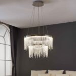 Lustra cu cristale Antelao Eglo 39281 în ambient elegant, suspendată de tavan cu iluminarea aprinsă, evidențiind cristalele transparente dispuse în cascadă.
