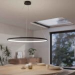 Lustra Parruta Eglo 901637 este prezentată în ambient modern, cu LED-ul aprins și lumina reglabilă care pune în valoare designul rotund al inelului suspendat.