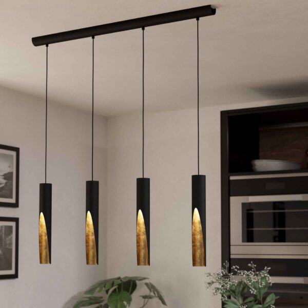 Lustra LED Barbotto Eglo 900873 cu patru pendule cilindrice negru-aurii prezentată într-o bucătărie modernă cu lumina aprinsă.
