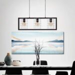 Lustra vintage Jubily Eglo 43663 este montată într-un interior modern, iar abajururile metalice tip cușcă evidențiază becurile decorative și creează un accent industrial.