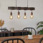 Lustra vintage Townshend 4 Eglo 43523 este suspendată deasupra unei mese cu lumina aprinsă, într-un interior cu influențe industriale.
