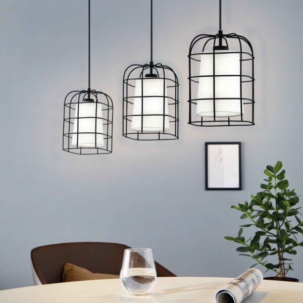 Lustra vintage Bittams Eglo 43355 în ambient modern, prezentată deasupra mesei din living cu lumina aprinsă.