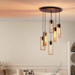 Lustra vintage Littleton Eglo 49549 este suspendată într-un interior modern, cu cele șase elemente din lemn dispuse circular pentru un efect decorativ echilibrat.
