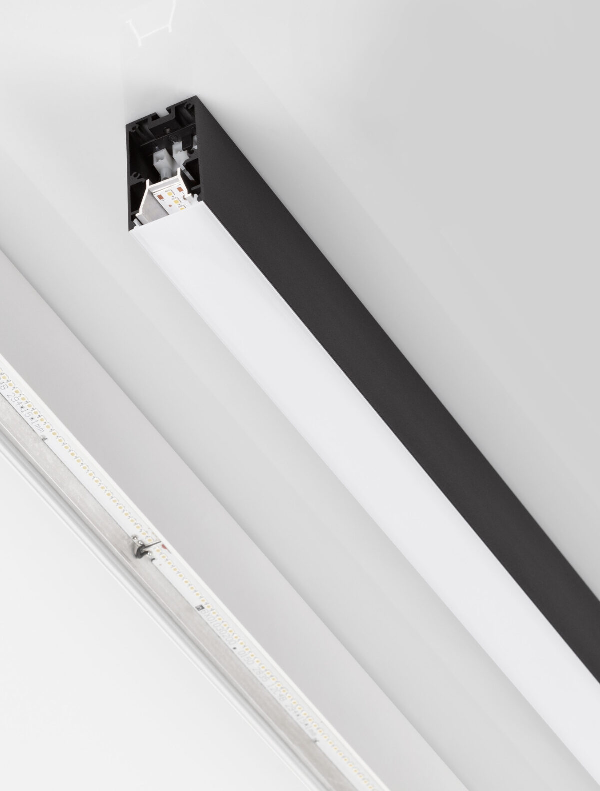 Corp de iluminat liniar Gent 40W 4000K, Negru si Aluminiu Nova Luce